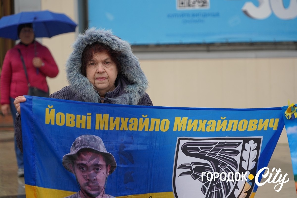 «Зниклі безвісти — не означає забуті». Городоччанки вперше відвідали обмін військовополоненими