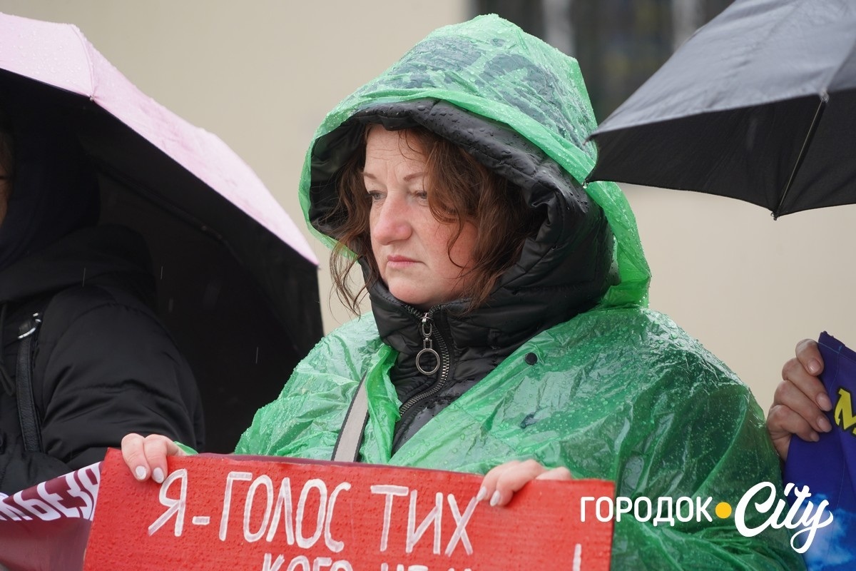 «Зниклі безвісти — не означає забуті». Городоччанки вперше відвідали обмін військовополоненими