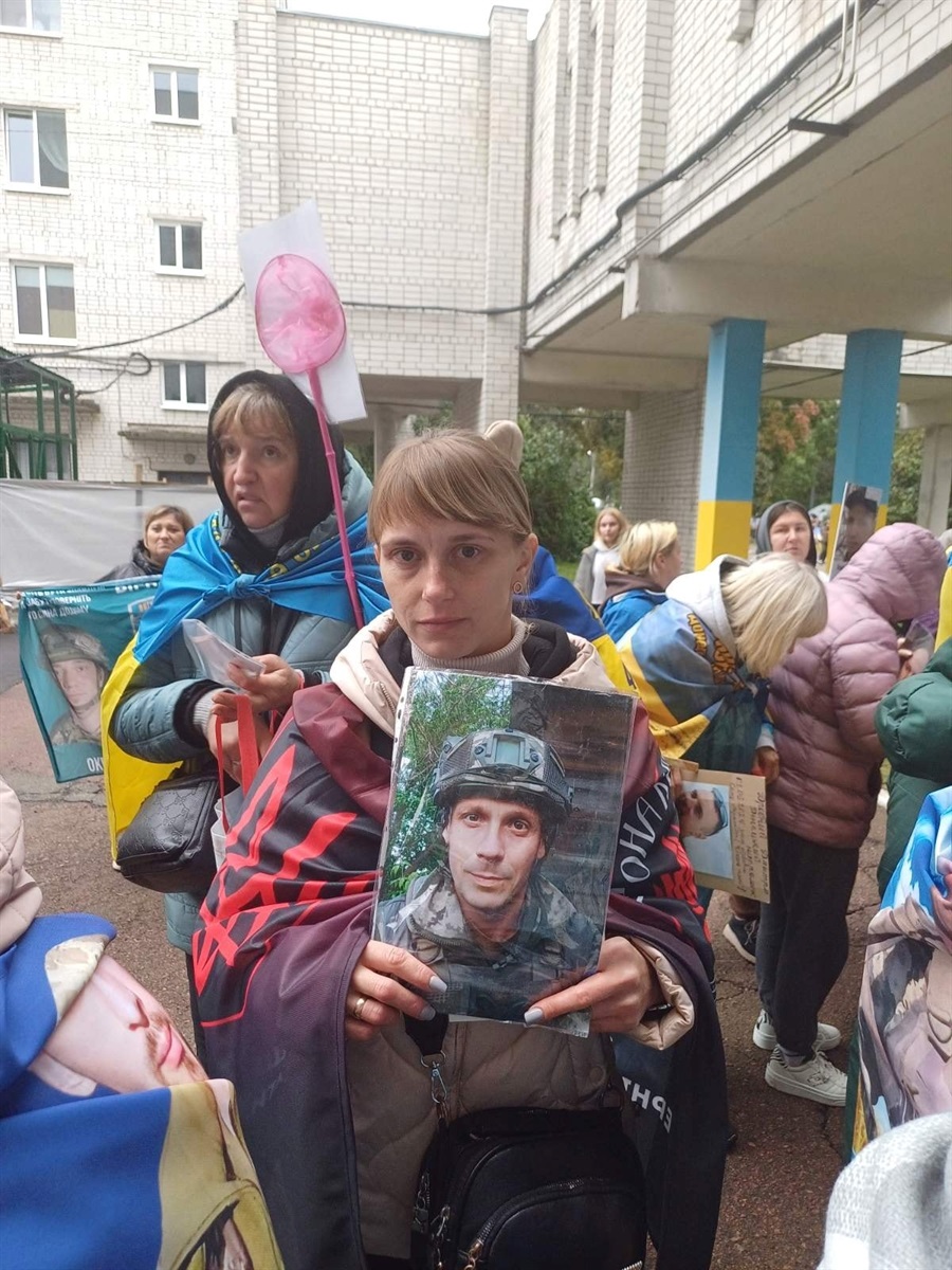«Зниклі безвісти — не означає забуті». Городоччанки вперше відвідали обмін військовополоненими