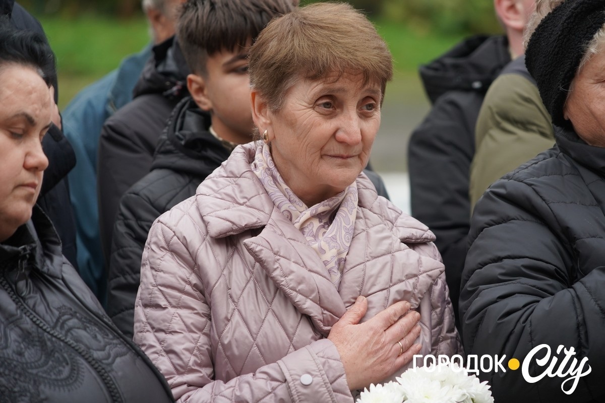 Калинова пам’ять. У ліцеї №4 оновили дошку пам’яті Героїв — колишніх учнів закладу