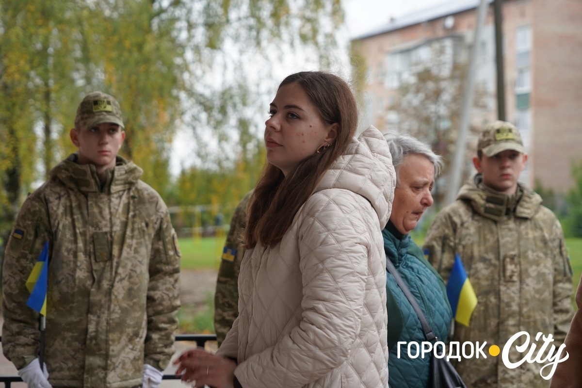 Калинова пам’ять. У ліцеї №4 оновили дошку пам’яті Героїв — колишніх учнів закладу