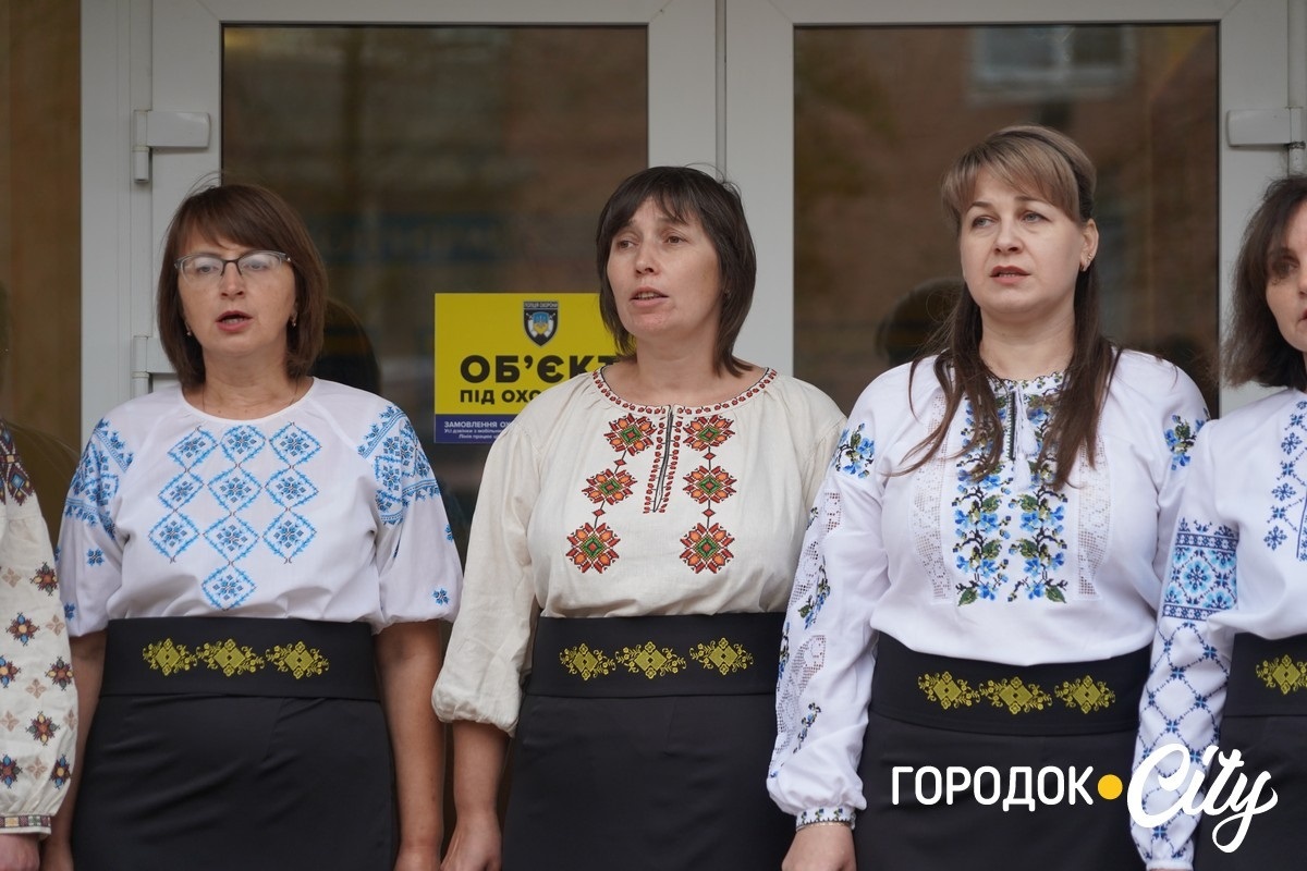 Калинова пам’ять. У ліцеї №4 оновили дошку пам’яті Героїв — колишніх учнів закладу