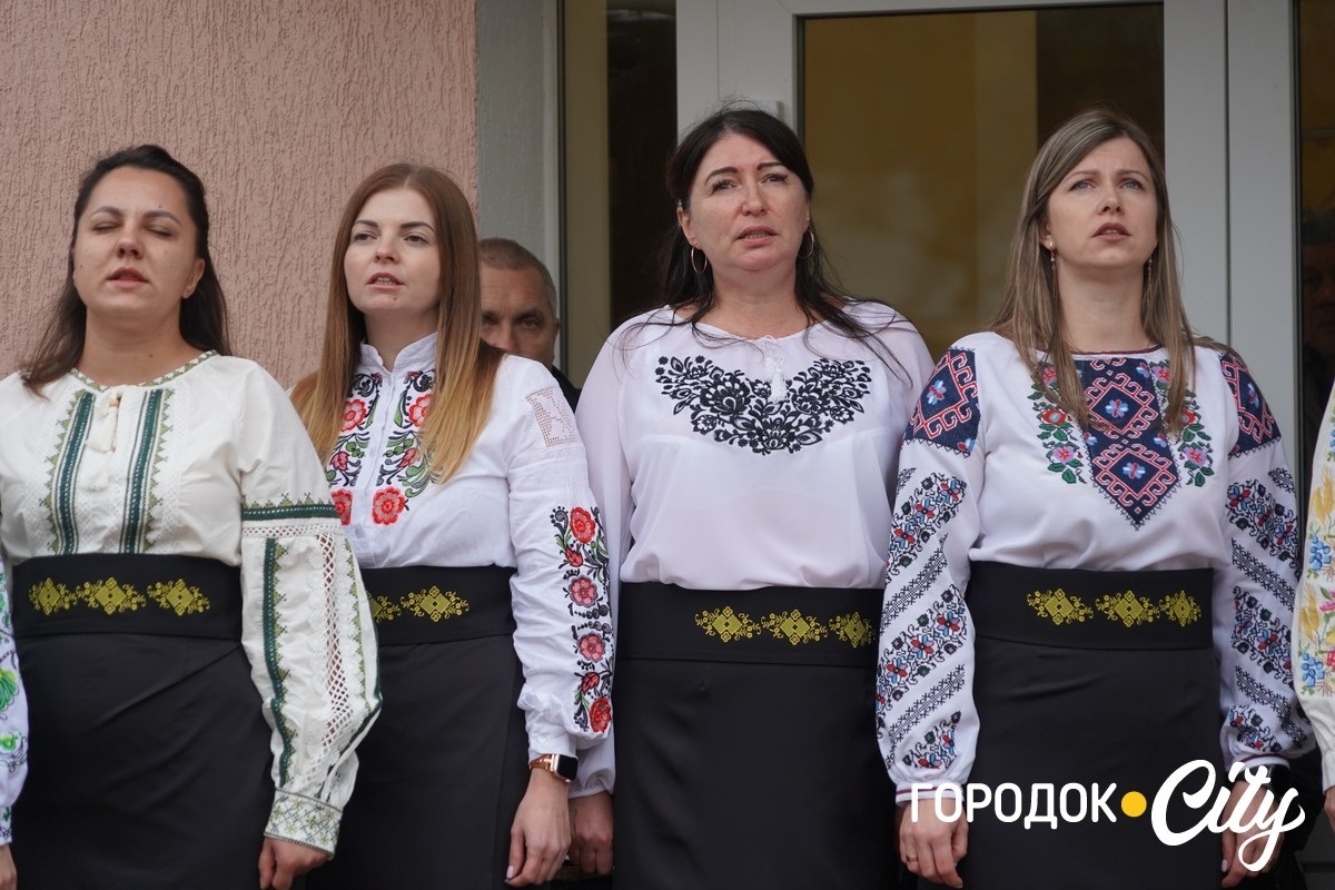 Калинова пам’ять. У ліцеї №4 оновили дошку пам’яті Героїв — колишніх учнів закладу