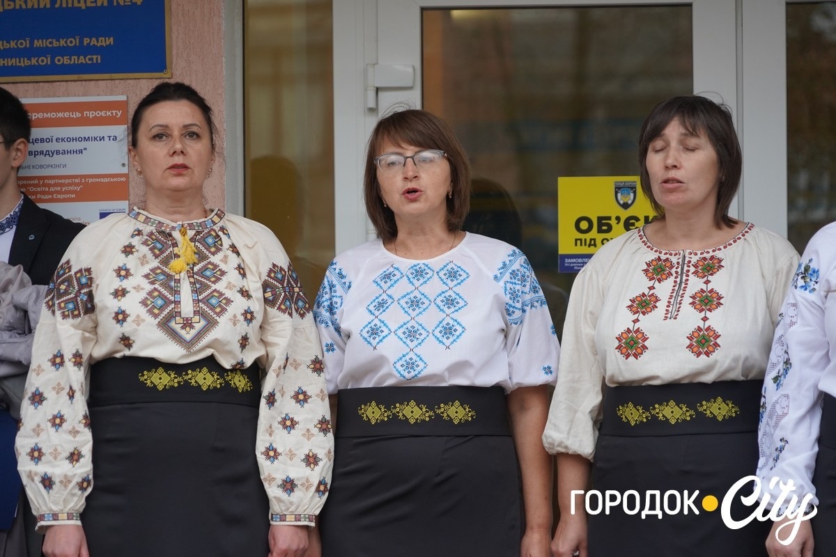 Калинова пам’ять. У ліцеї №4 оновили дошку пам’яті Героїв — колишніх учнів закладу