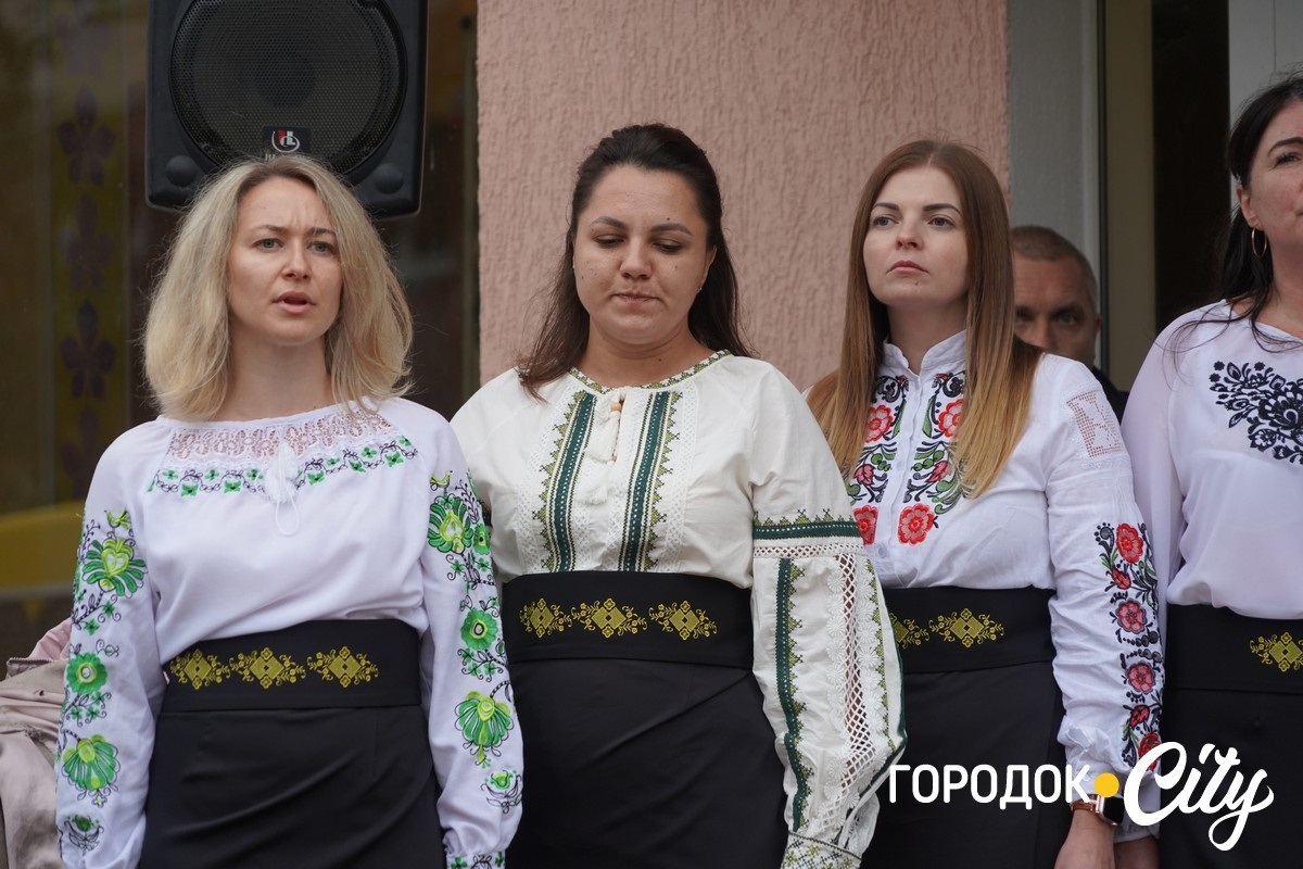 Калинова пам’ять. У ліцеї №4 оновили дошку пам’яті Героїв — колишніх учнів закладу
