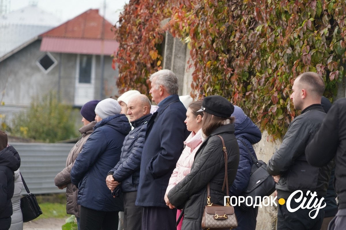 Вважався зниклим безвісти та повернувся «на щиті». У Городку попрощалися з воїном Богданом Бурликом