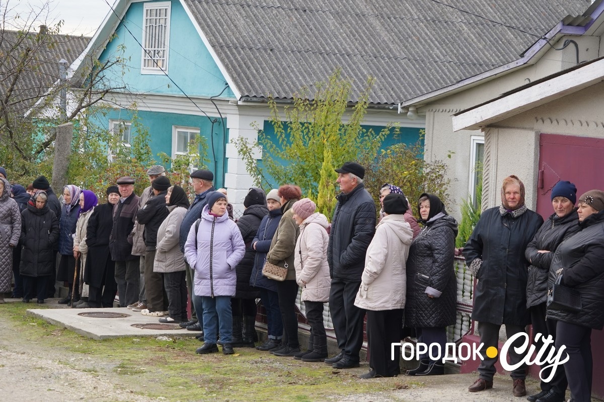 Вважався зниклим безвісти та повернувся «на щиті». У Городку попрощалися з воїном Богданом Бурликом