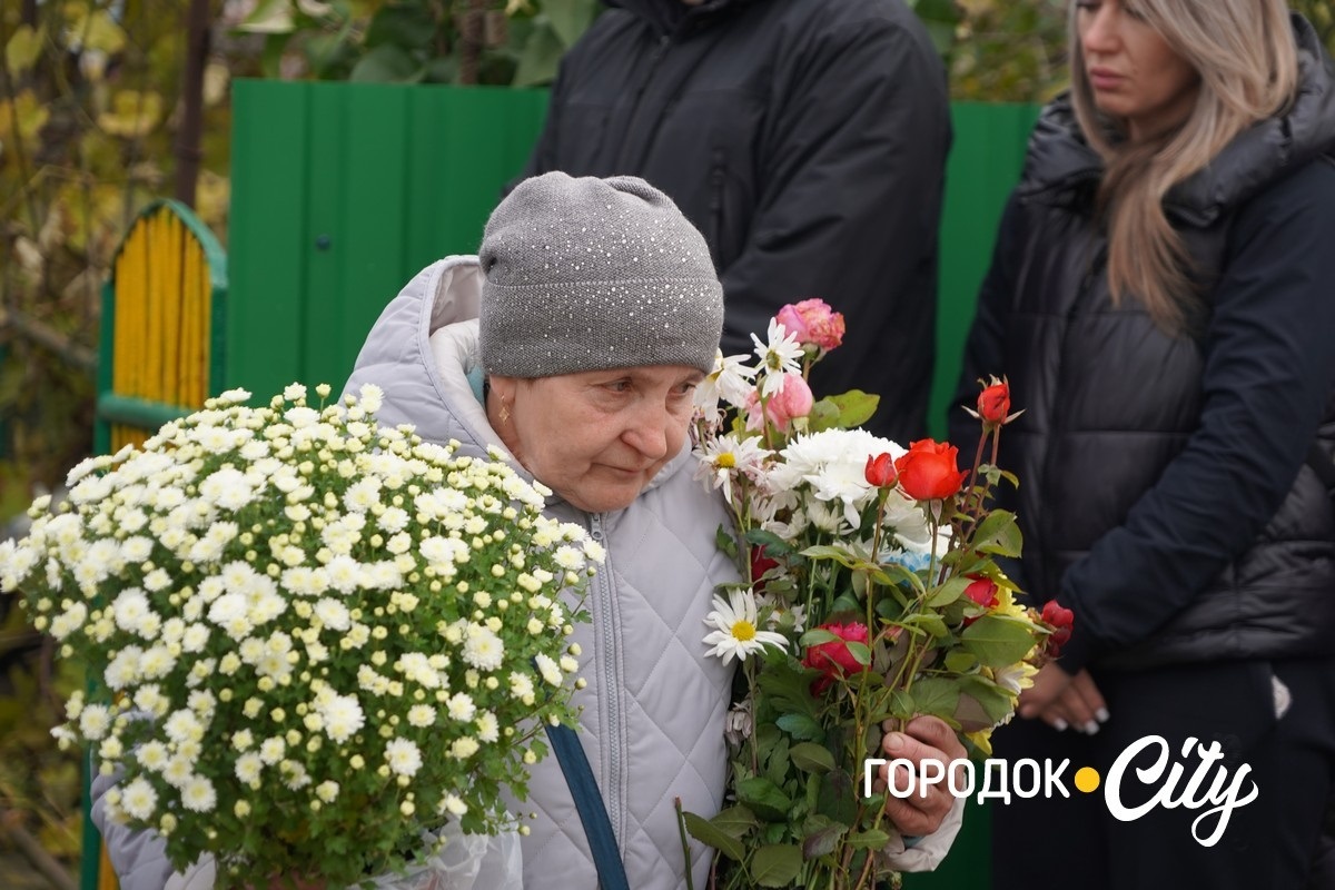 Вважався зниклим безвісти та повернувся «на щиті». У Городку попрощалися з воїном Богданом Бурликом