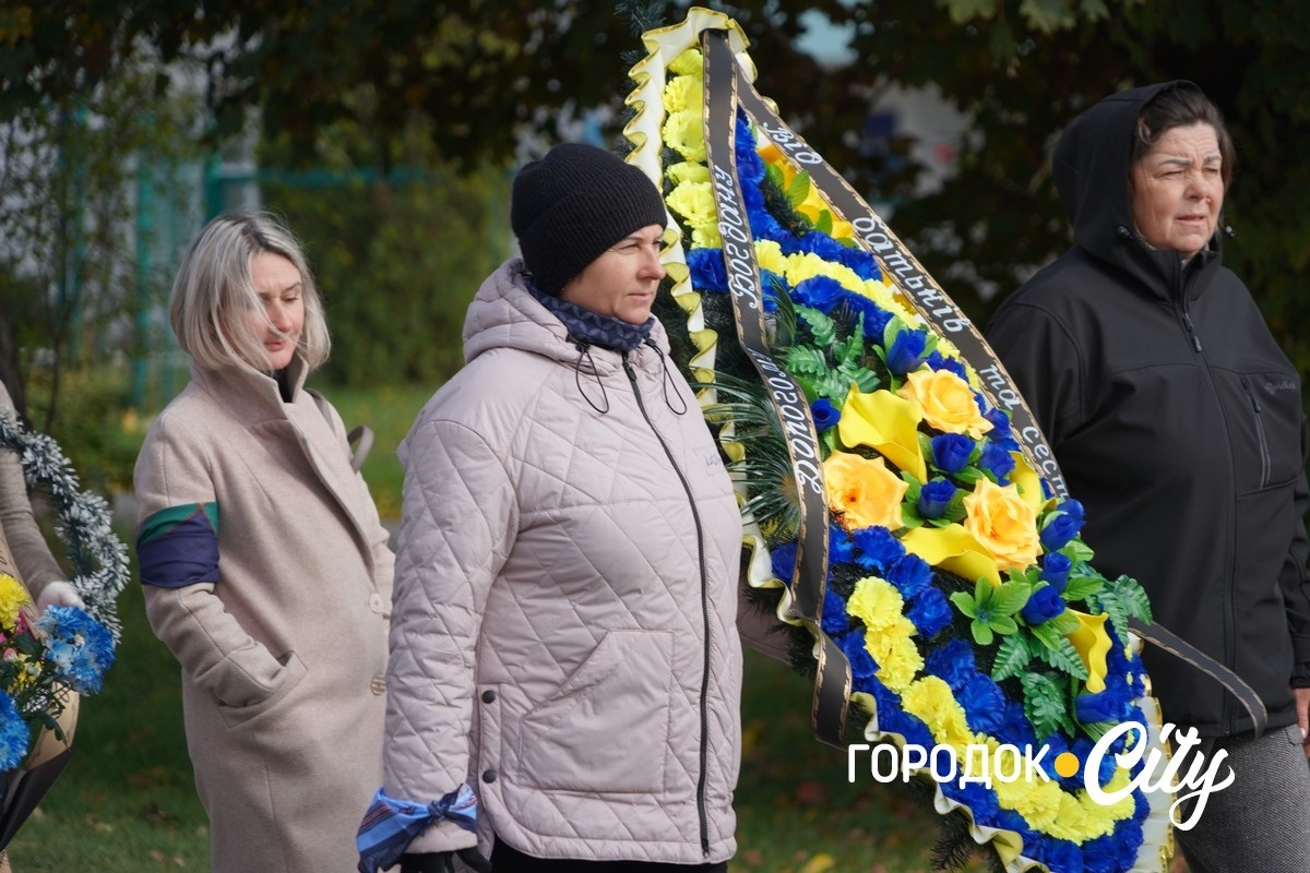 Вважався зниклим безвісти та повернувся «на щиті». У Городку попрощалися з воїном Богданом Бурликом