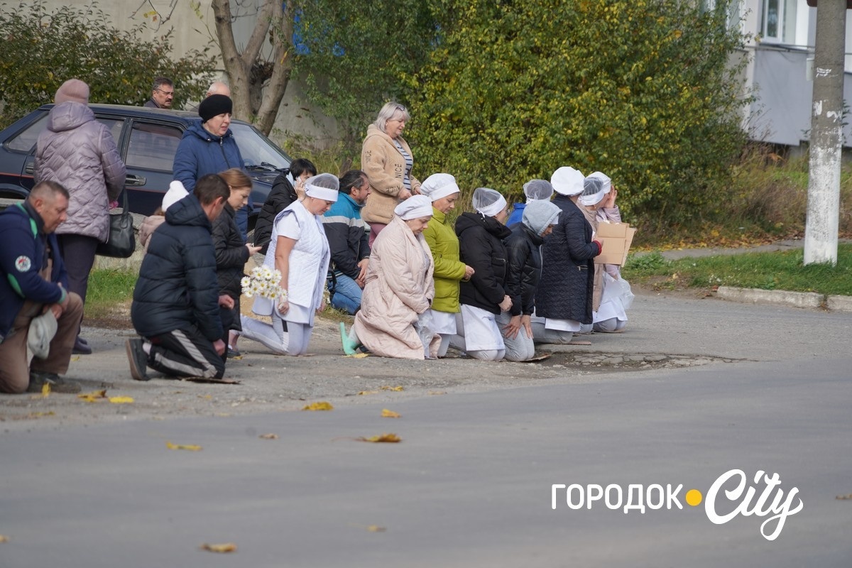 Вважався зниклим безвісти та повернувся «на щиті». У Городку попрощалися з воїном Богданом Бурликом