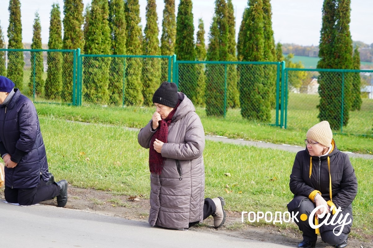 Вважався зниклим безвісти та повернувся «на щиті». У Городку попрощалися з воїном Богданом Бурликом