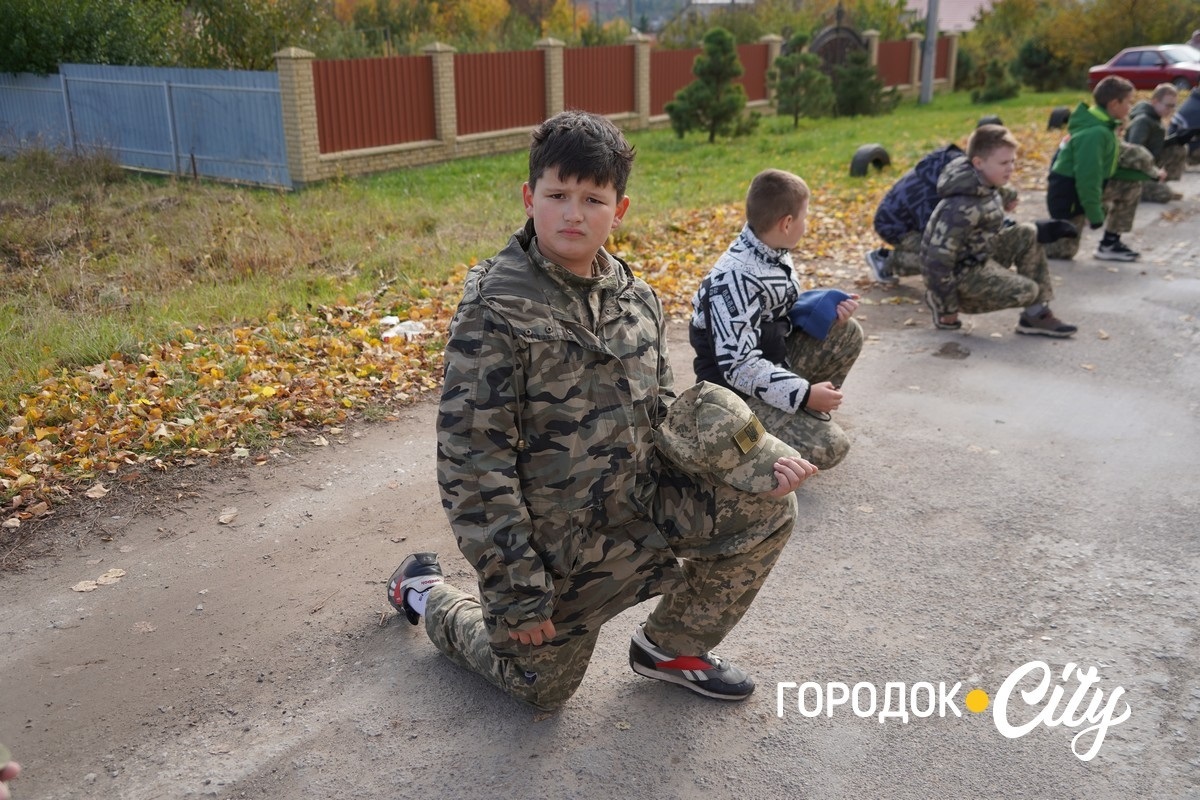 Вважався зниклим безвісти та повернувся «на щиті». У Городку попрощалися з воїном Богданом Бурликом