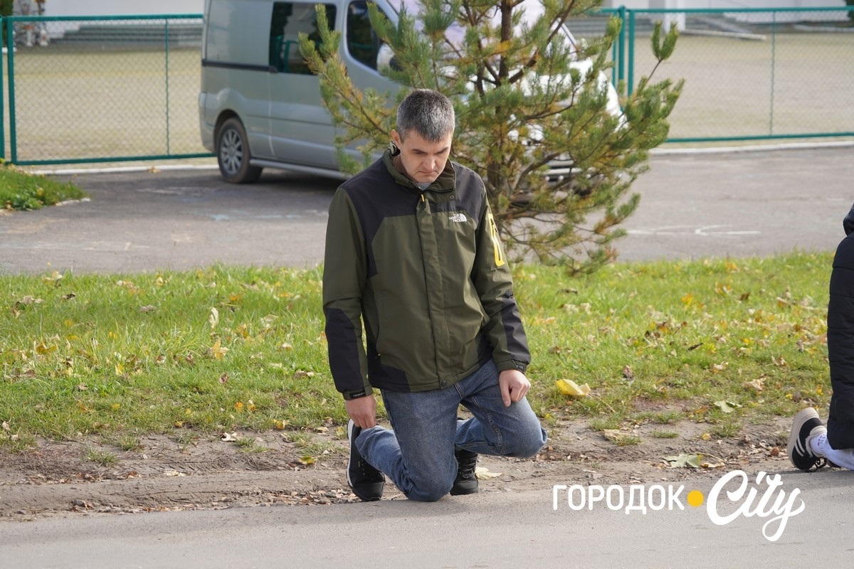 Вважався зниклим безвісти та повернувся «на щиті». У Городку попрощалися з воїном Богданом Бурликом