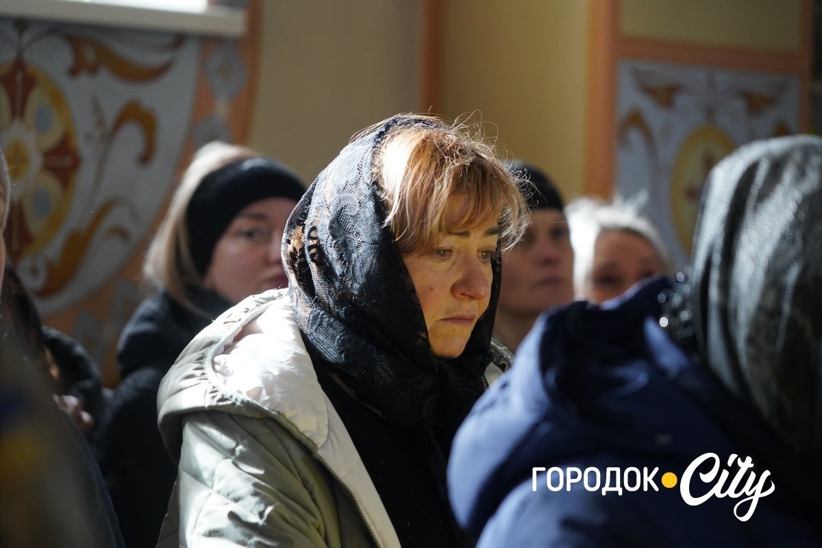 Вважався зниклим безвісти та повернувся «на щиті». У Городку попрощалися з воїном Богданом Бурликом