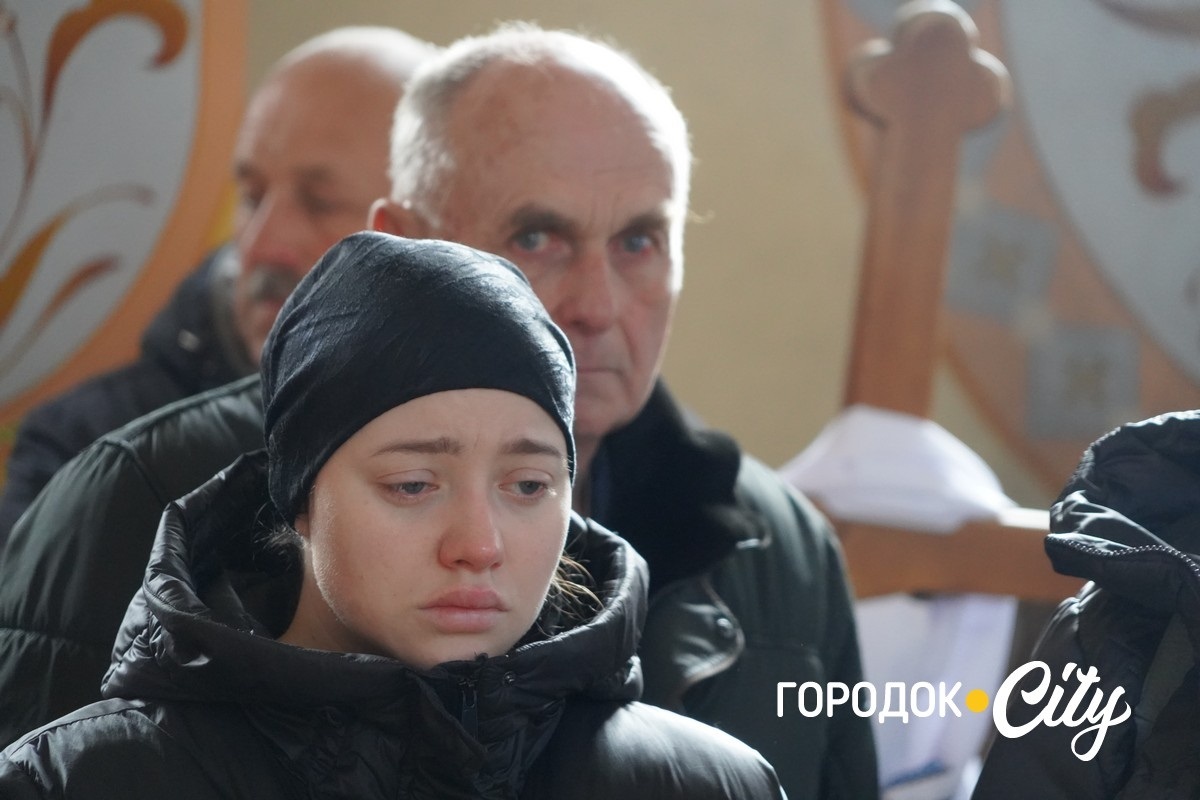 Вважався зниклим безвісти та повернувся «на щиті». У Городку попрощалися з воїном Богданом Бурликом