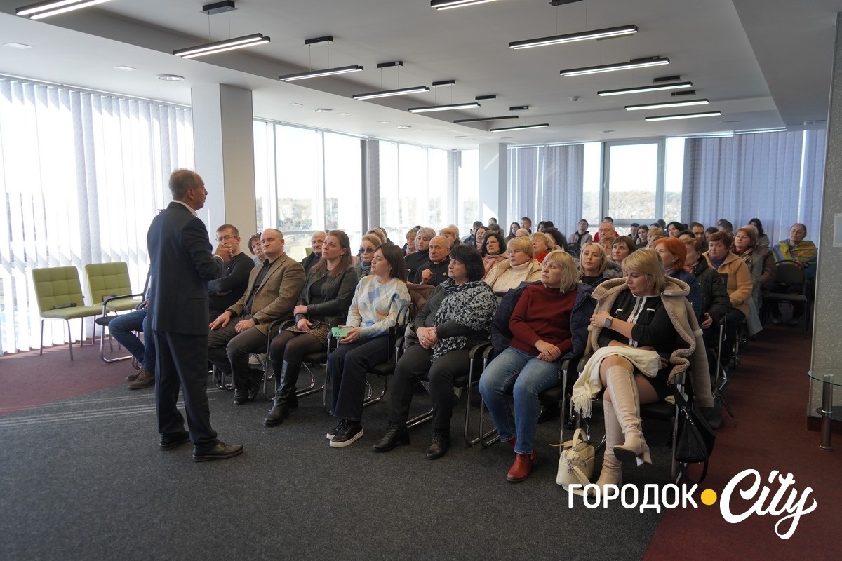 «Світоглядна єдність — це теж фронт». У «G-Museum» Микола Томенко зустрівся з городоччанами