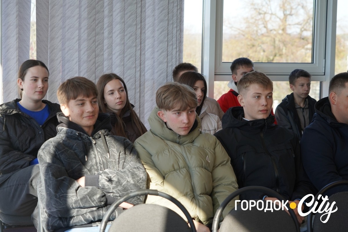 «Світоглядна єдність — це теж фронт». У «G-Museum» Микола Томенко зустрівся з городоччанами