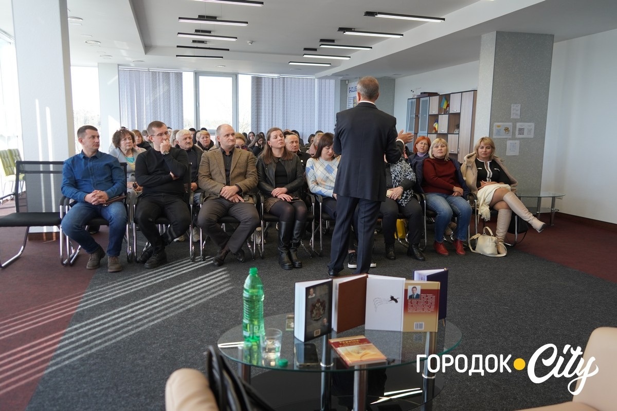 «Світоглядна єдність — це теж фронт». У «G-Museum» Микола Томенко зустрівся з городоччанами
