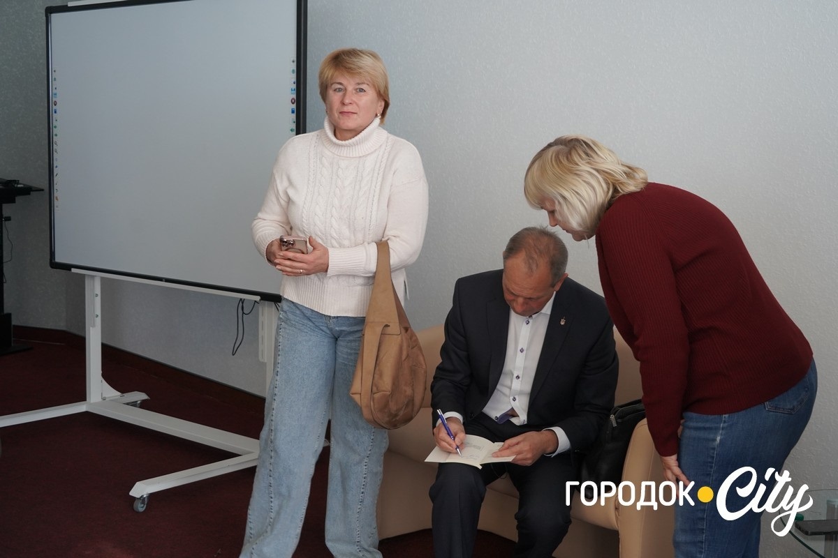 «Світоглядна єдність — це теж фронт». У «G-Museum» Микола Томенко зустрівся з городоччанами