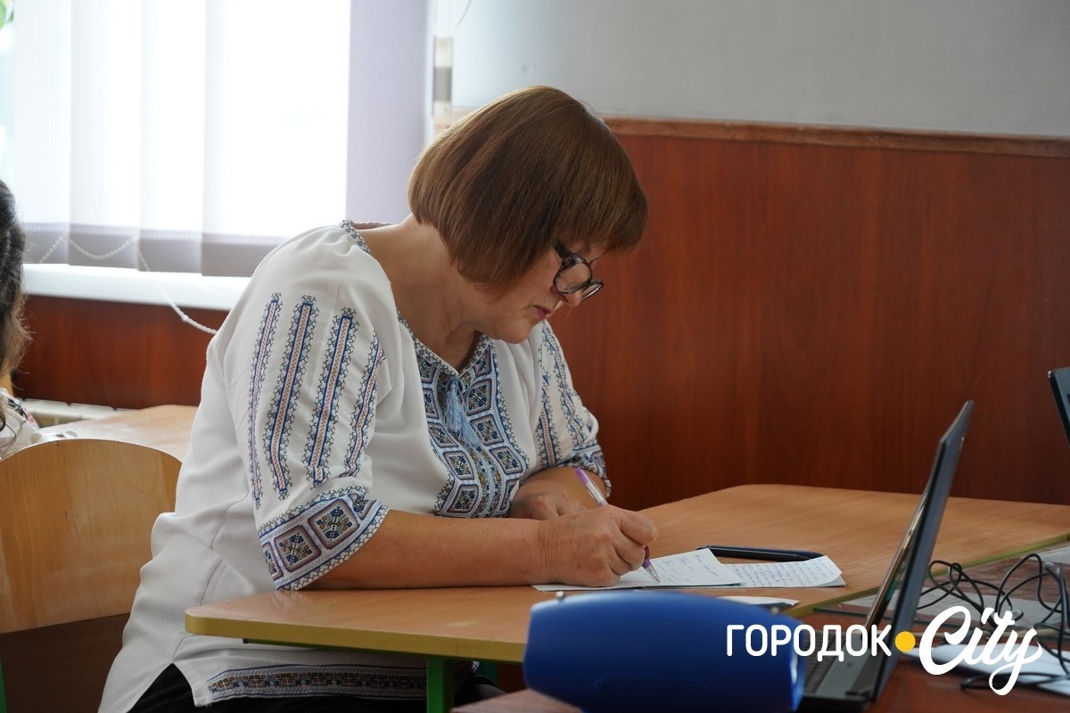 Слова, що об’єднали Україну. Як у Городку писали радіодиктант національної єдності