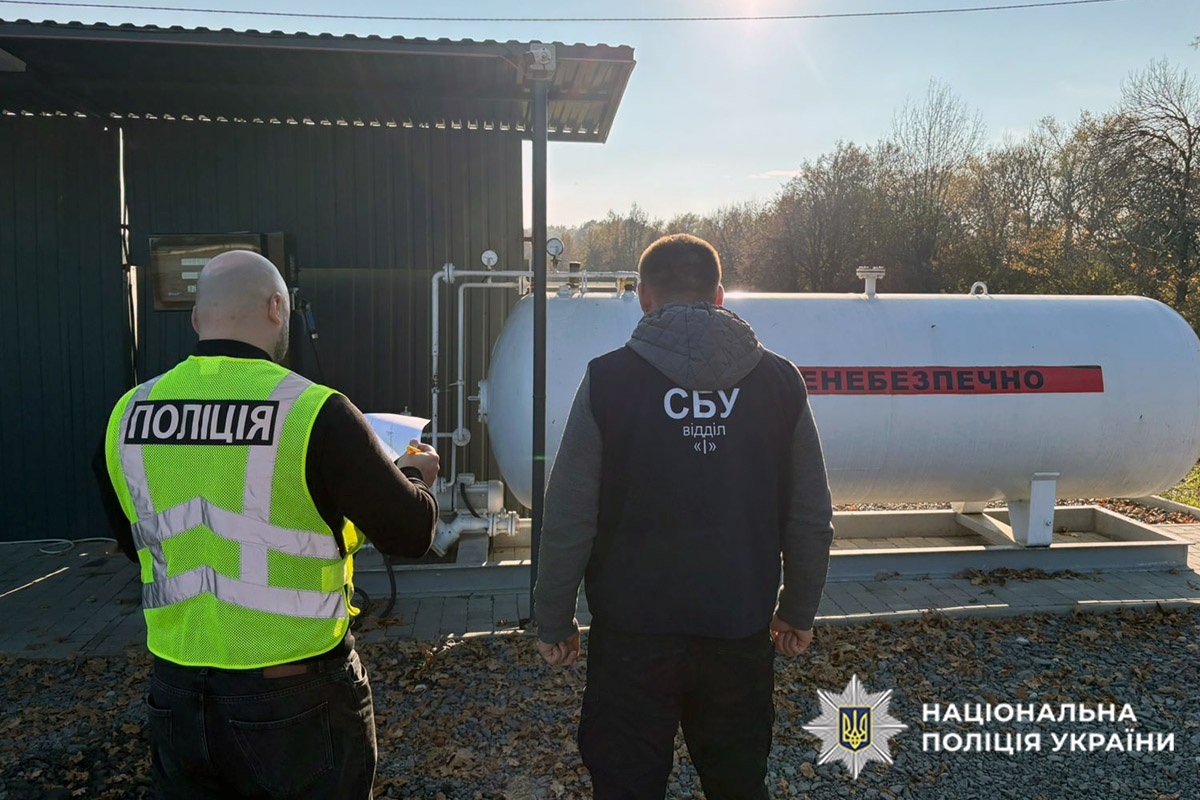 На Хмельниччині викрили мережу нелегальних автозаправок