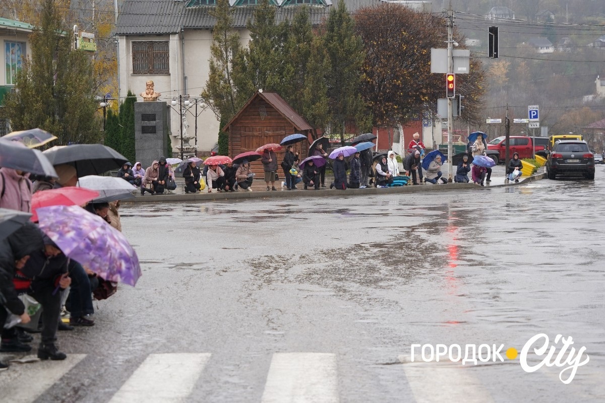 Рік вважався зниклим безвісти. У Городку попрощалися із загиблим Героєм Олександром Дідуром