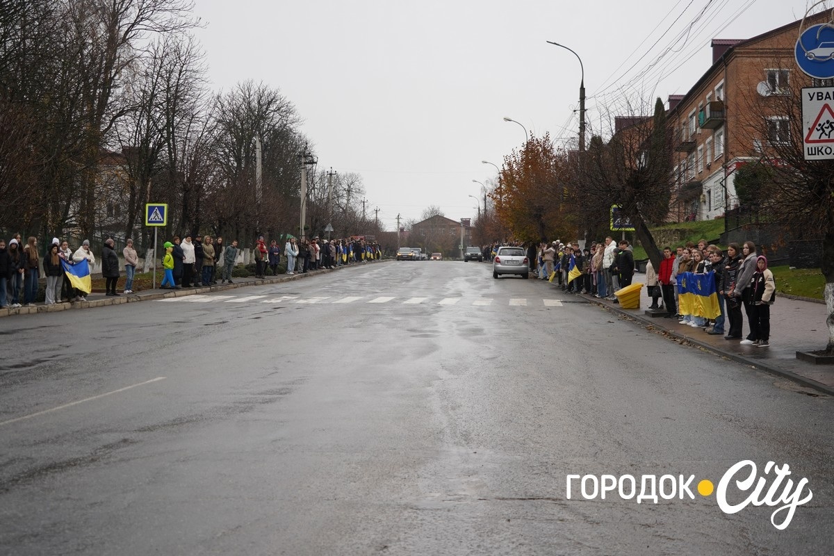 Рік вважався зниклим безвісти. У Городку попрощалися із загиблим Героєм Олександром Дідуром