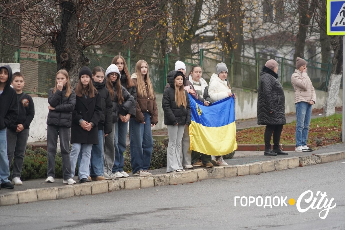 Рік вважався зниклим безвісти. У Городку попрощалися із загиблим Героєм Олександром Дідуром