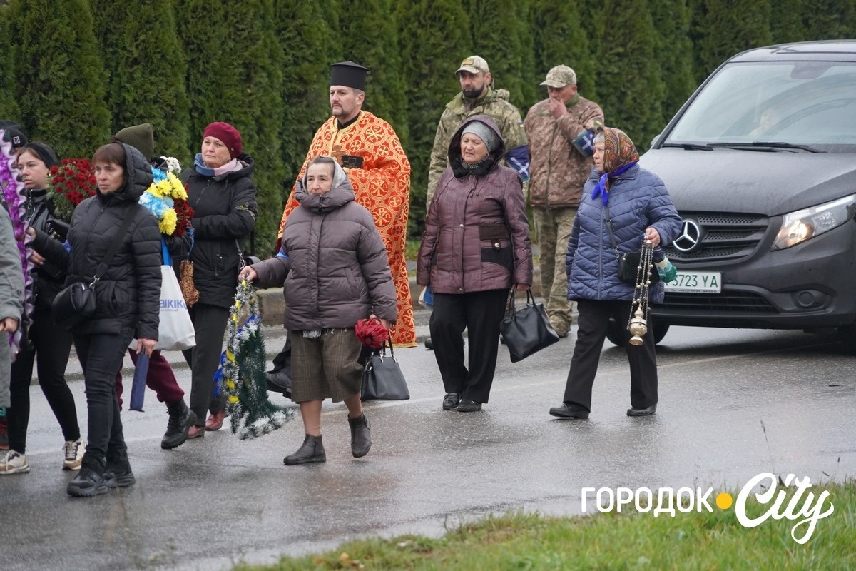 Рік вважався зниклим безвісти. У Городку попрощалися із загиблим Героєм Олександром Дідуром