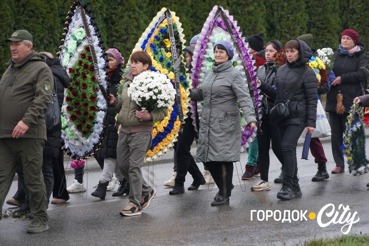 Рік вважався зниклим безвісти. У Городку попрощалися із загиблим Героєм Олександром Дідуром