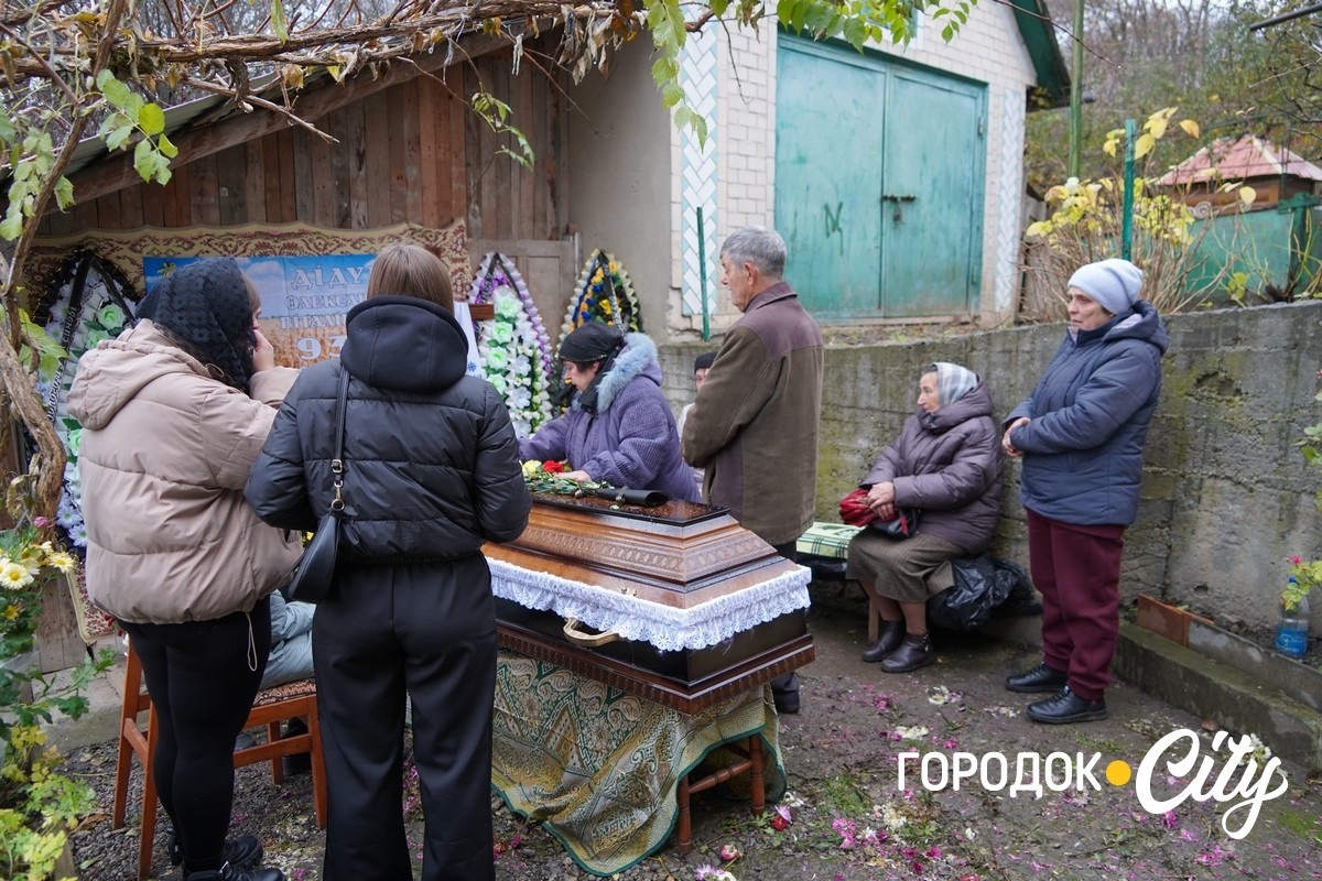 Рік вважався зниклим безвісти. У Городку попрощалися із загиблим Героєм Олександром Дідуром