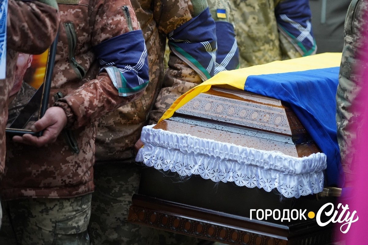 Рік вважався зниклим безвісти. У Городку попрощалися із загиблим Героєм Олександром Дідуром