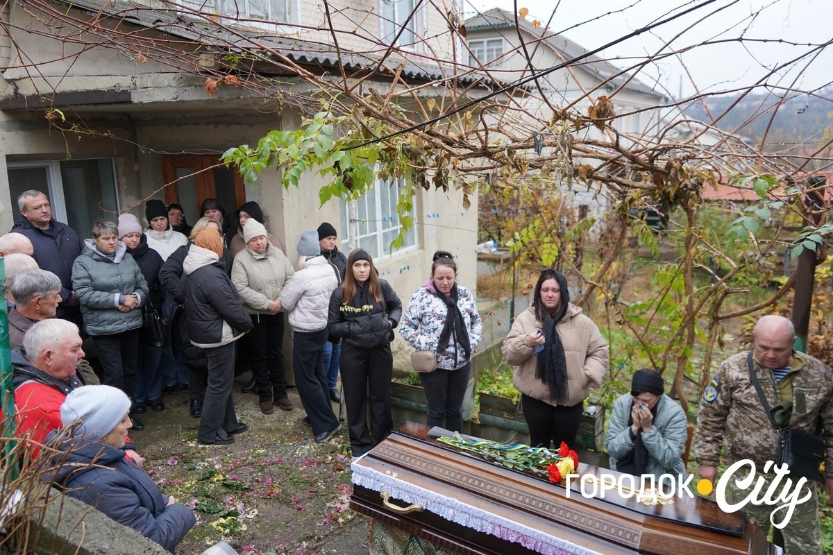 Рік вважався зниклим безвісти. У Городку попрощалися із загиблим Героєм Олександром Дідуром