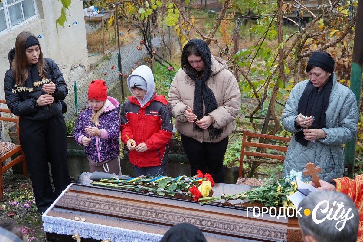 Рік вважався зниклим безвісти. У Городку попрощалися із загиблим Героєм Олександром Дідуром
