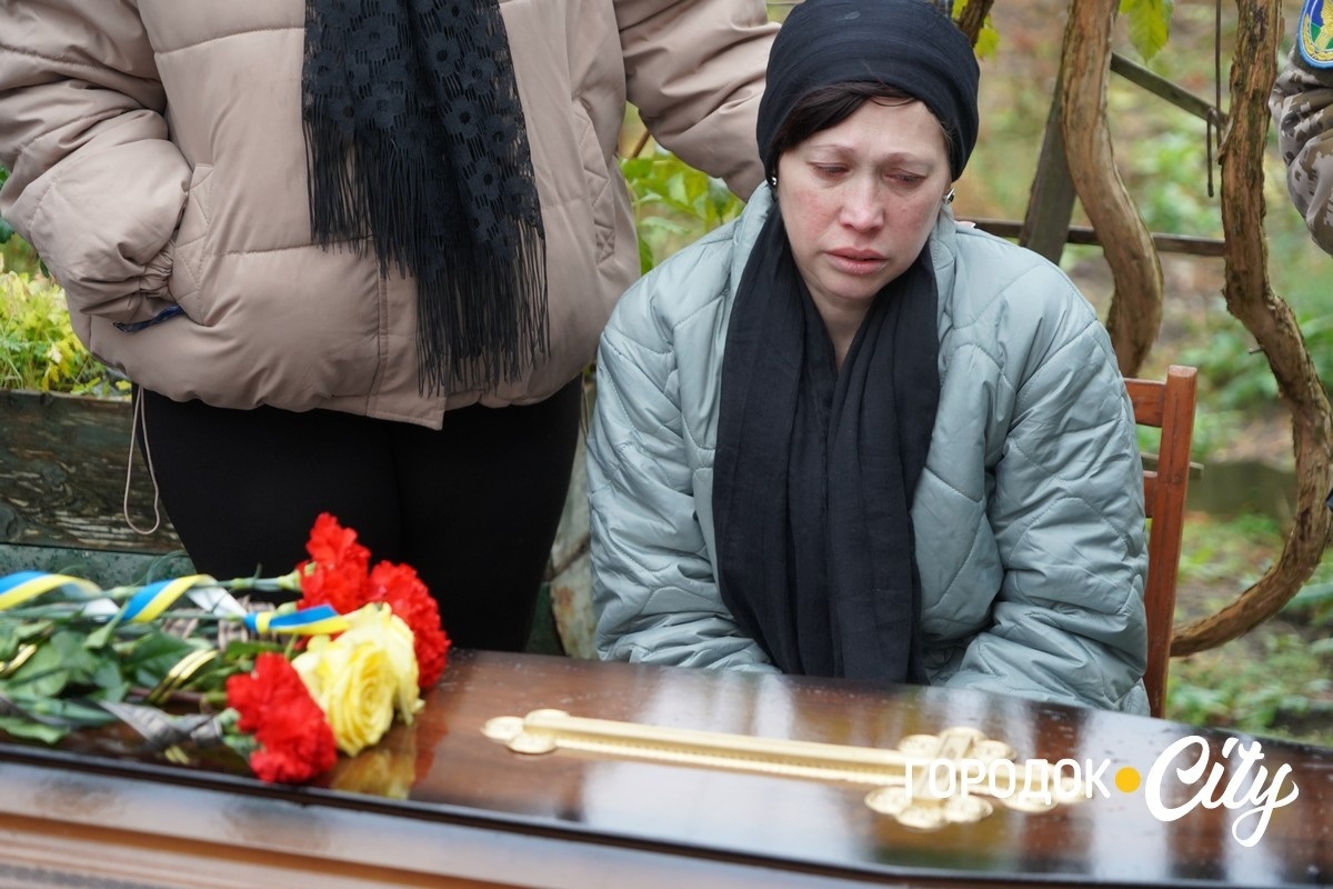Рік вважався зниклим безвісти. У Городку попрощалися із загиблим Героєм Олександром Дідуром