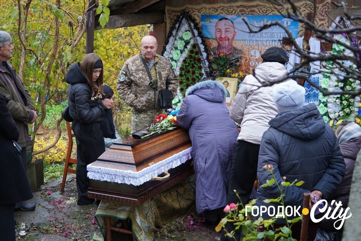 Рік вважався зниклим безвісти. У Городку попрощалися із загиблим Героєм Олександром Дідуром
