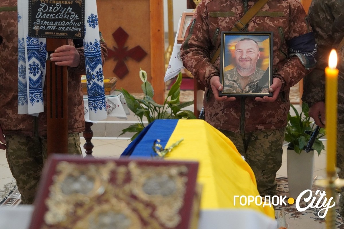 Рік вважався зниклим безвісти. У Городку попрощалися із загиблим Героєм Олександром Дідуром