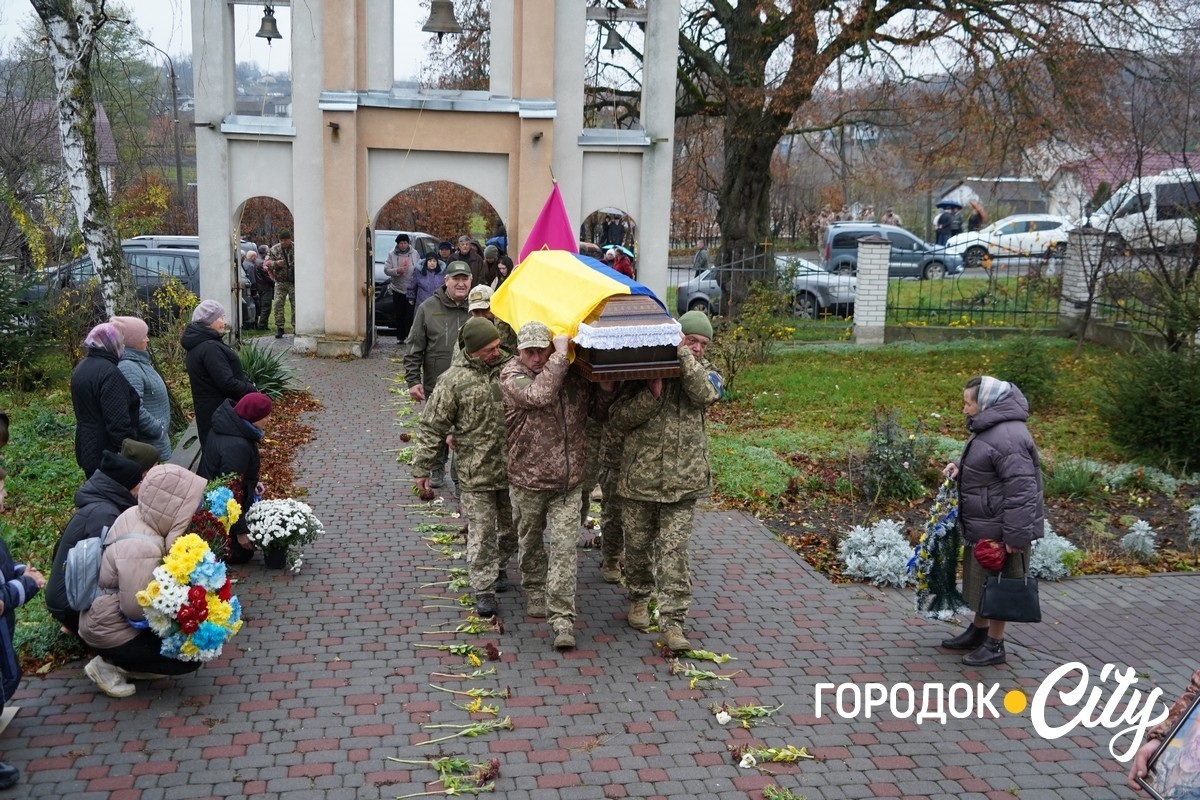 Рік вважався зниклим безвісти. У Городку попрощалися із загиблим Героєм Олександром Дідуром