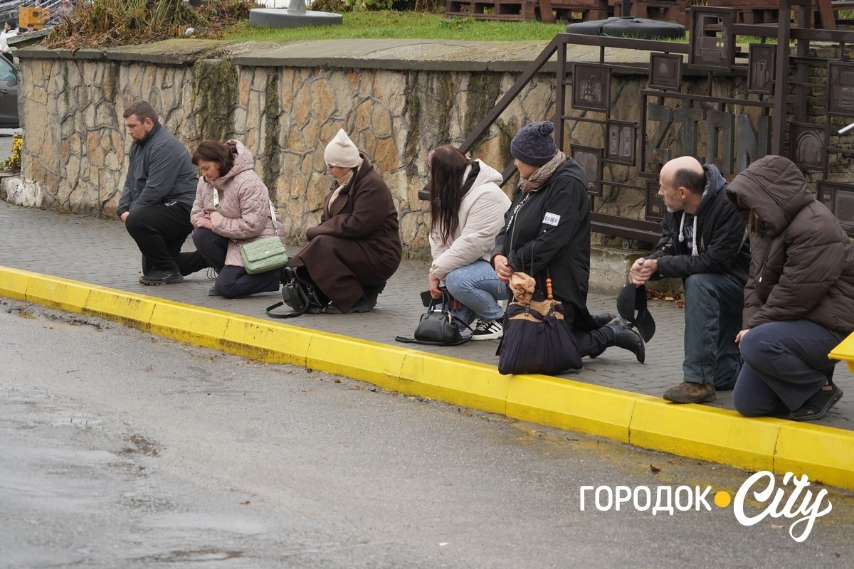 Рік вважався зниклим безвісти. У Городку попрощалися із загиблим Героєм Олександром Дідуром