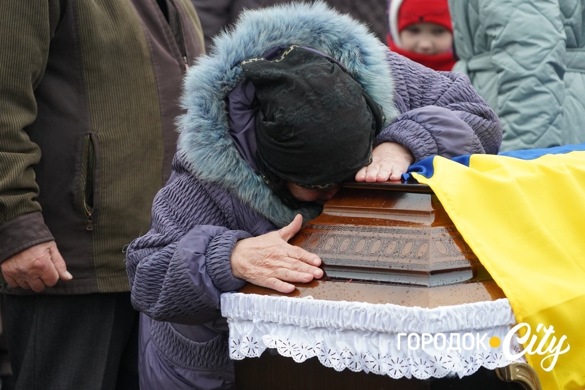 Рік вважався зниклим безвісти. У Городку попрощалися із загиблим Героєм Олександром Дідуром