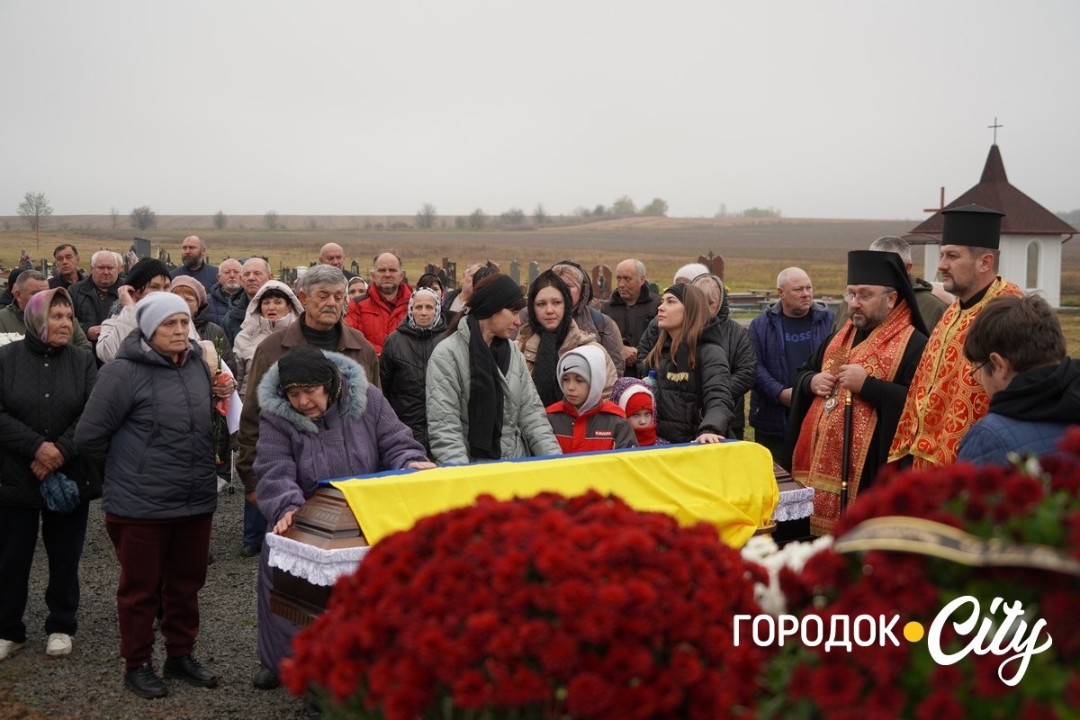 Рік вважався зниклим безвісти. У Городку попрощалися із загиблим Героєм Олександром Дідуром