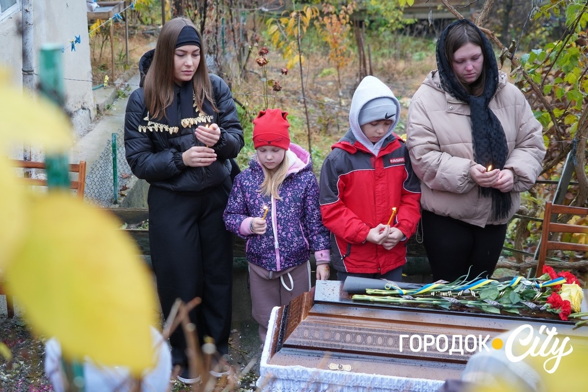 Рік вважався зниклим безвісти. У Городку попрощалися із загиблим Героєм Олександром Дідуром