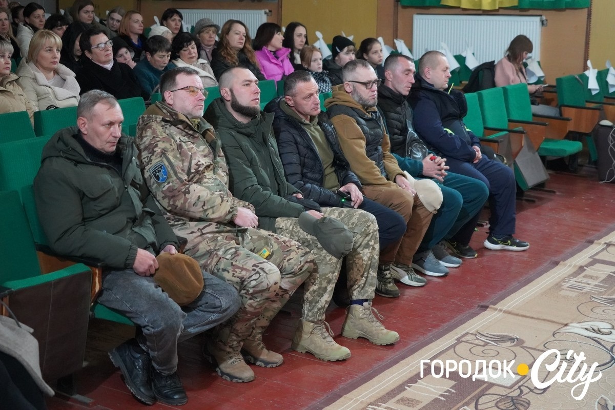 Сила мистецтва — сила сталі: у Городку відбувся концерт і благодійний ярмарок на підтримку ЗСУ