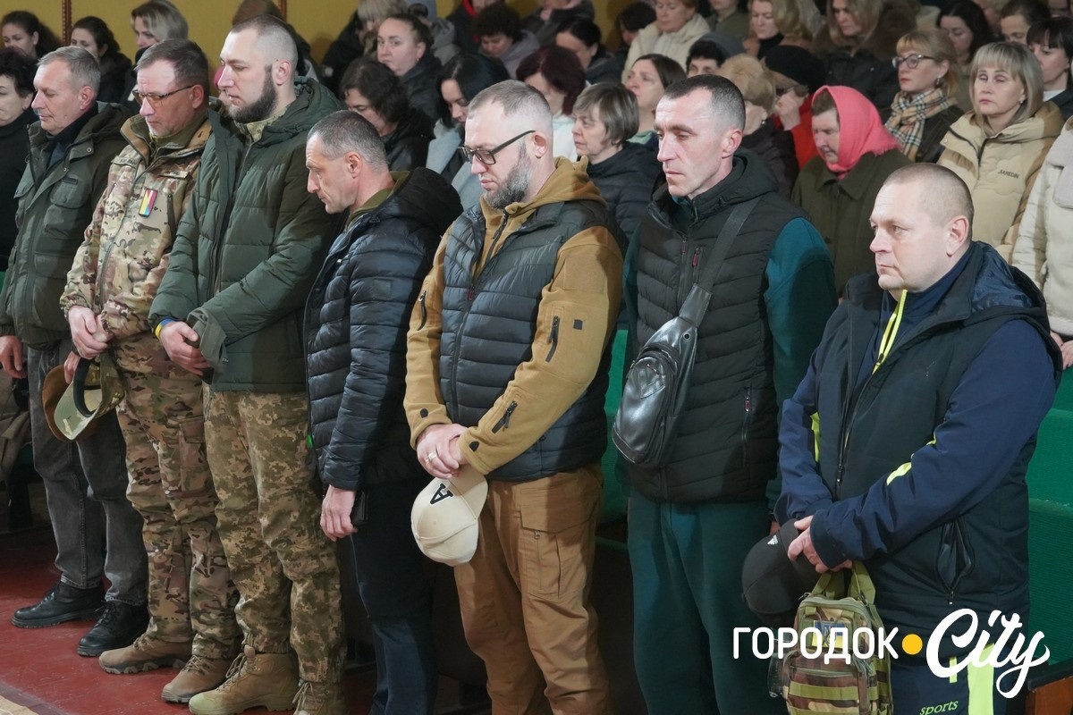 Сила мистецтва — сила сталі: у Городку відбувся концерт і благодійний ярмарок на підтримку ЗСУ