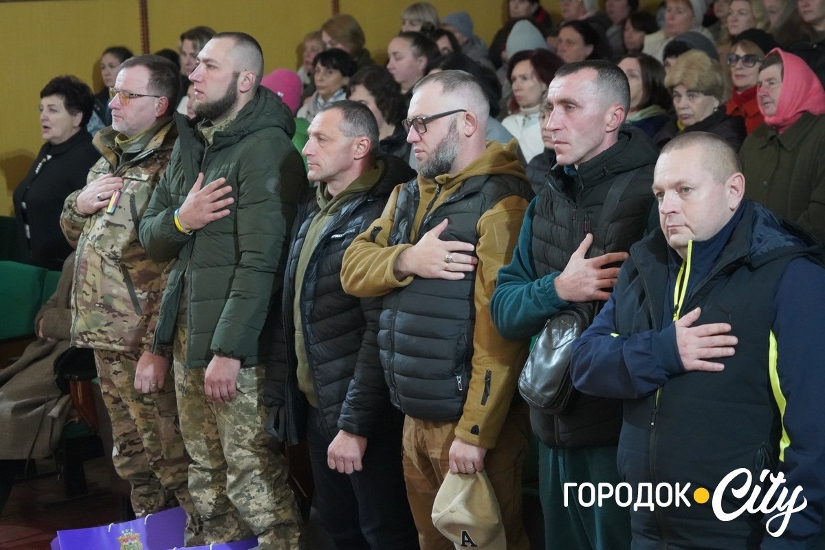 Сила мистецтва — сила сталі: у Городку відбувся концерт і благодійний ярмарок на підтримку ЗСУ