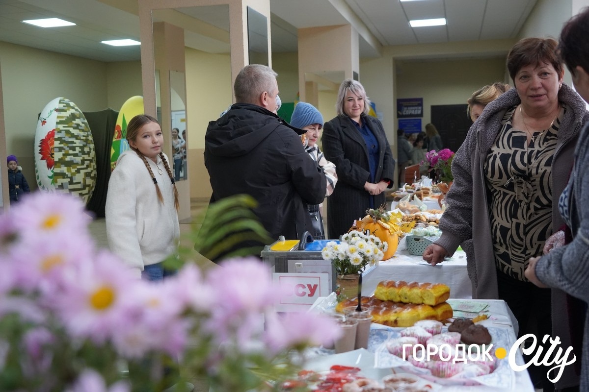 Сила мистецтва — сила сталі: у Городку відбувся концерт і благодійний ярмарок на підтримку ЗСУ