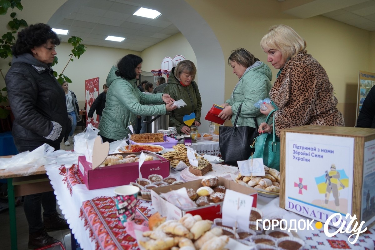 Сила мистецтва — сила сталі: у Городку відбувся концерт і благодійний ярмарок на підтримку ЗСУ