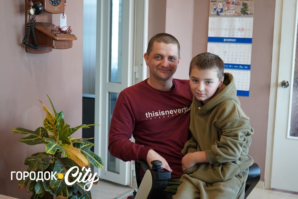Він прийняв себе таким, яким є і відмовився жити в США. Як Роман Цимбалюк надихає ветеранів у TikTok