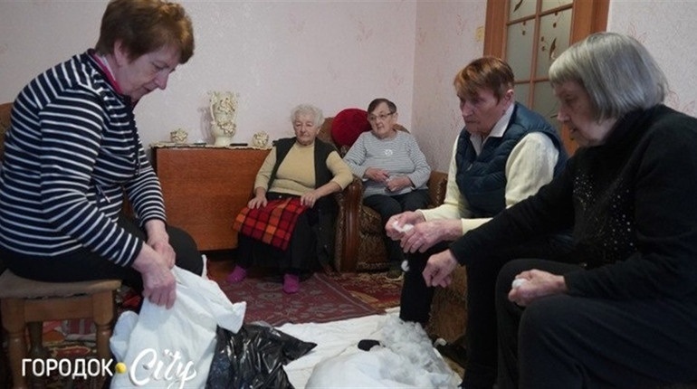 Там, де нитка стає зброєю: історія городоцьких швачок і школярів, які працюють заради перемоги