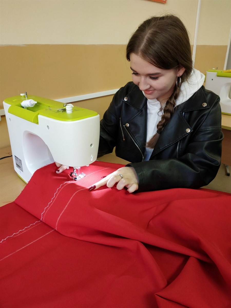 Там, де нитка стає зброєю: історія городоцьких швачок і школярів, які працюють заради перемоги
